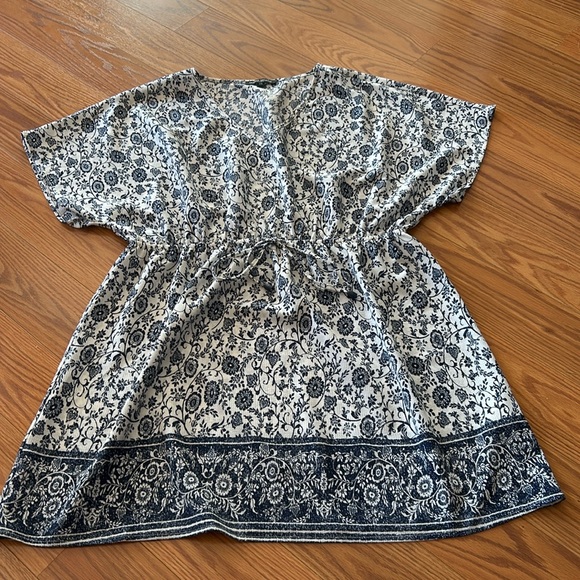 Dress - Picture 1 of 2